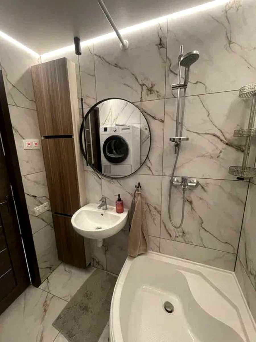 1877744496257356