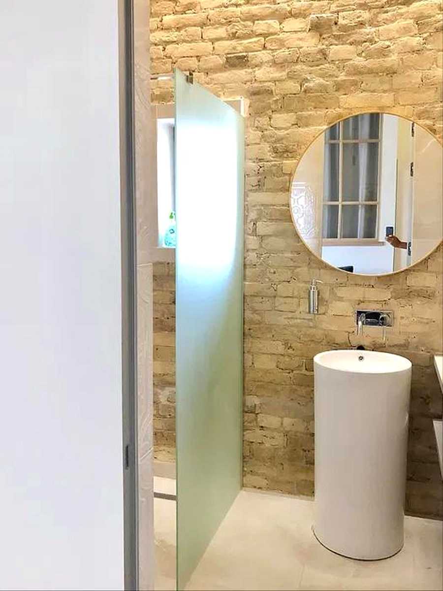 1877745242852504