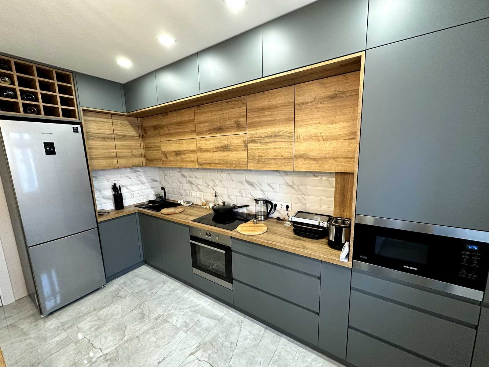 1877745657036831