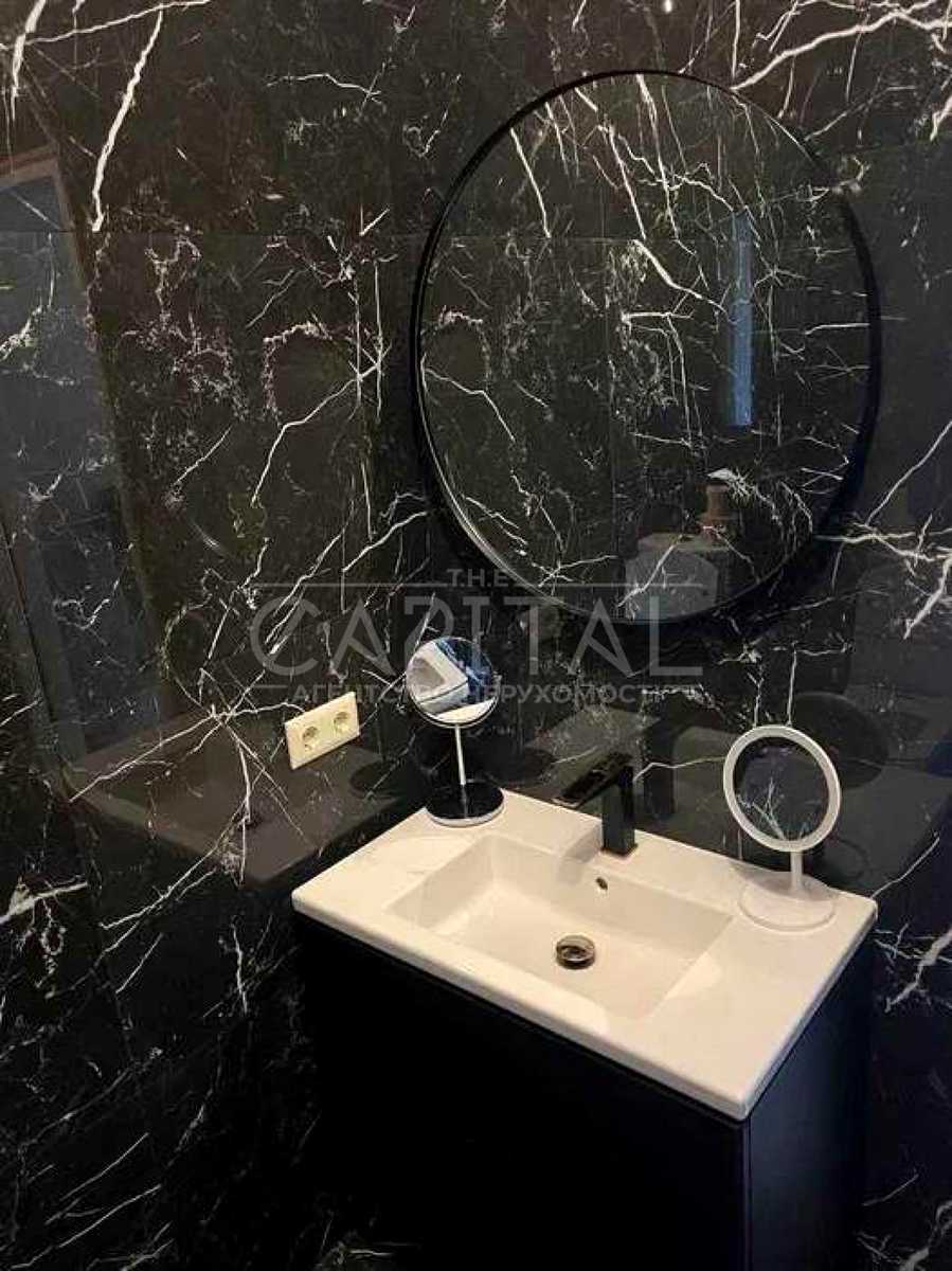 1877748115528481