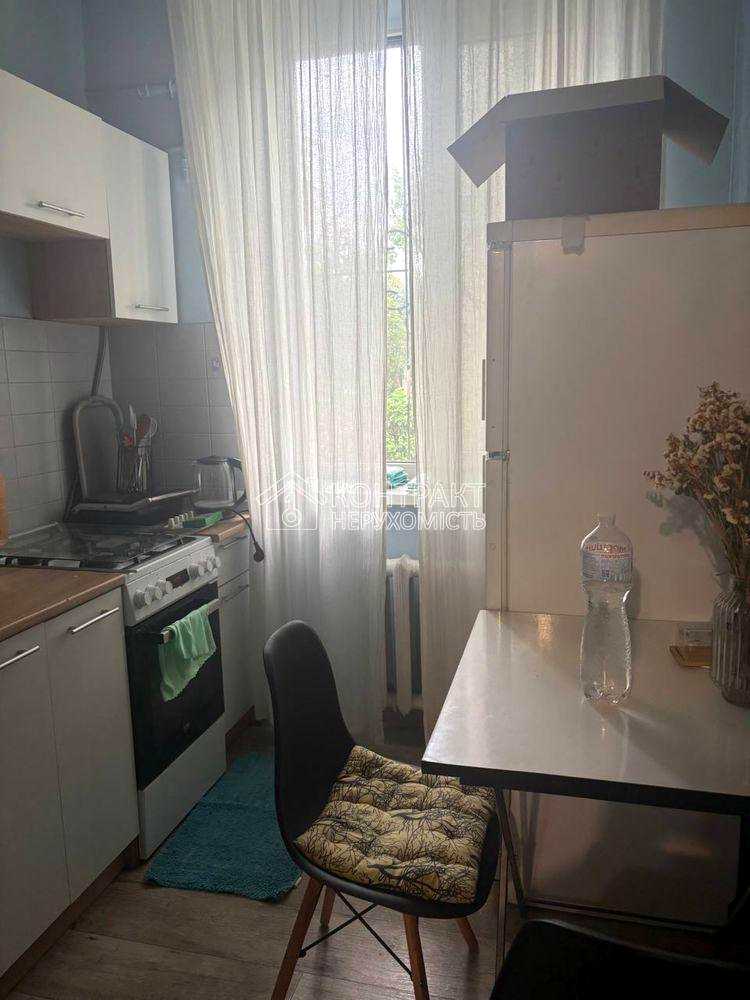 1877748857700800