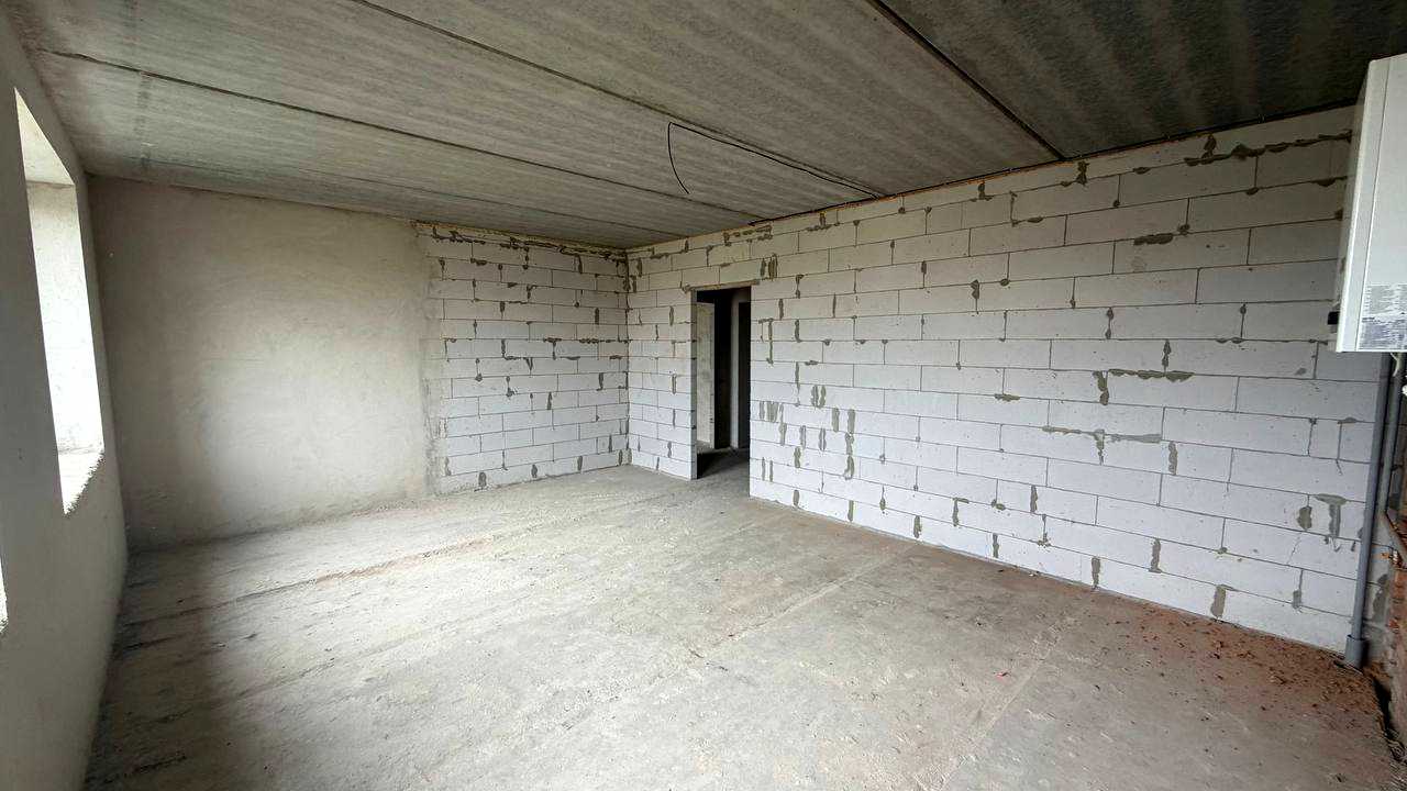 1877748943478118