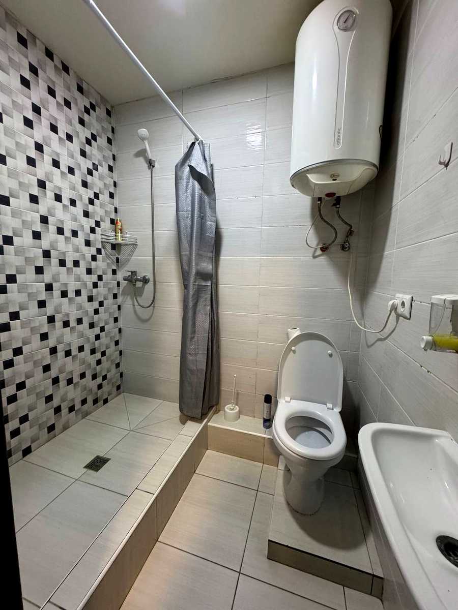 1877753016445376