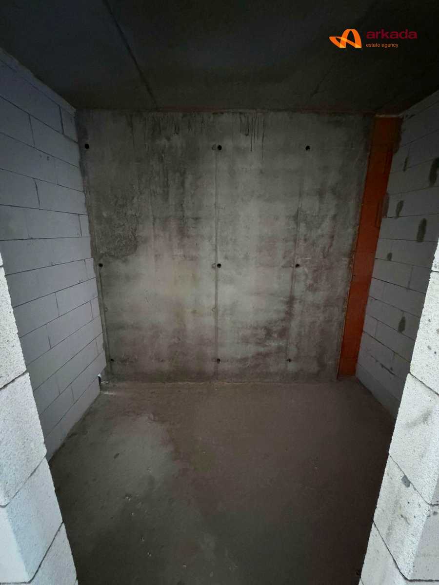 1877754496122041