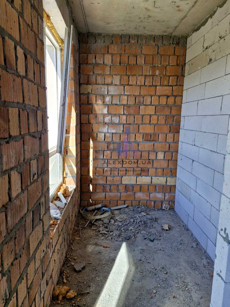 1877755105721981