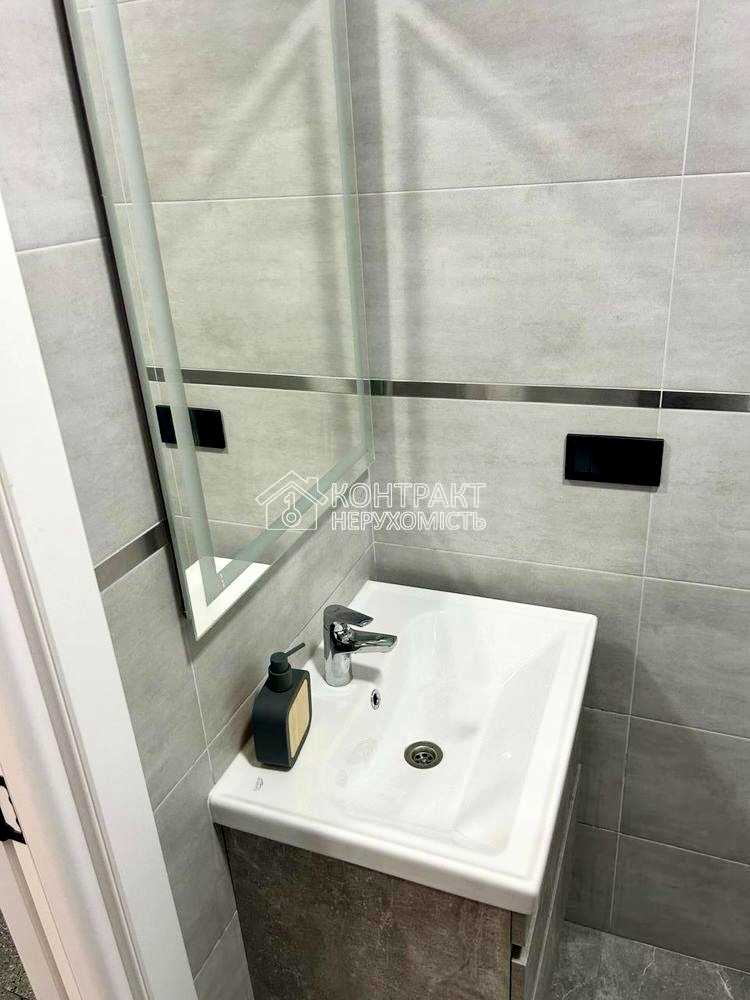 1877756718262358