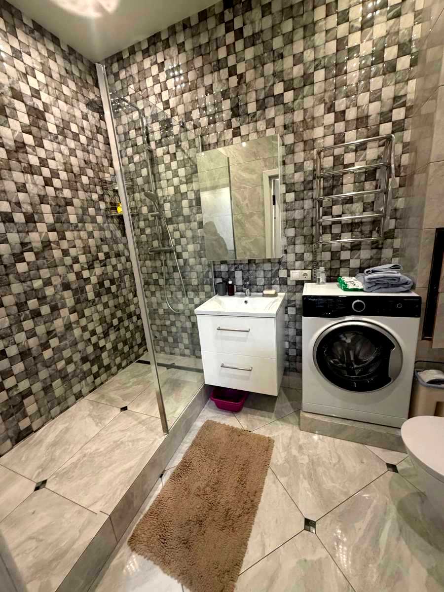 1877756937983143