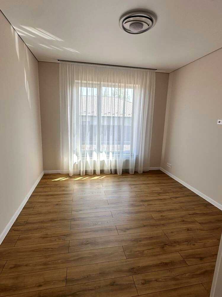1877757103562608