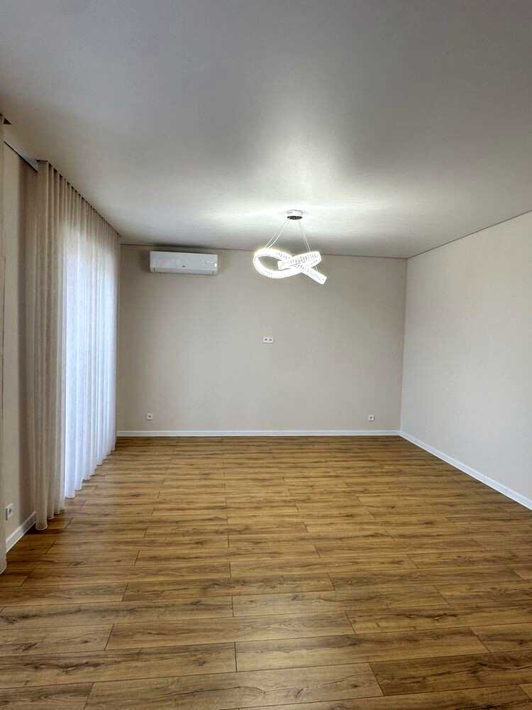 1877757103990359