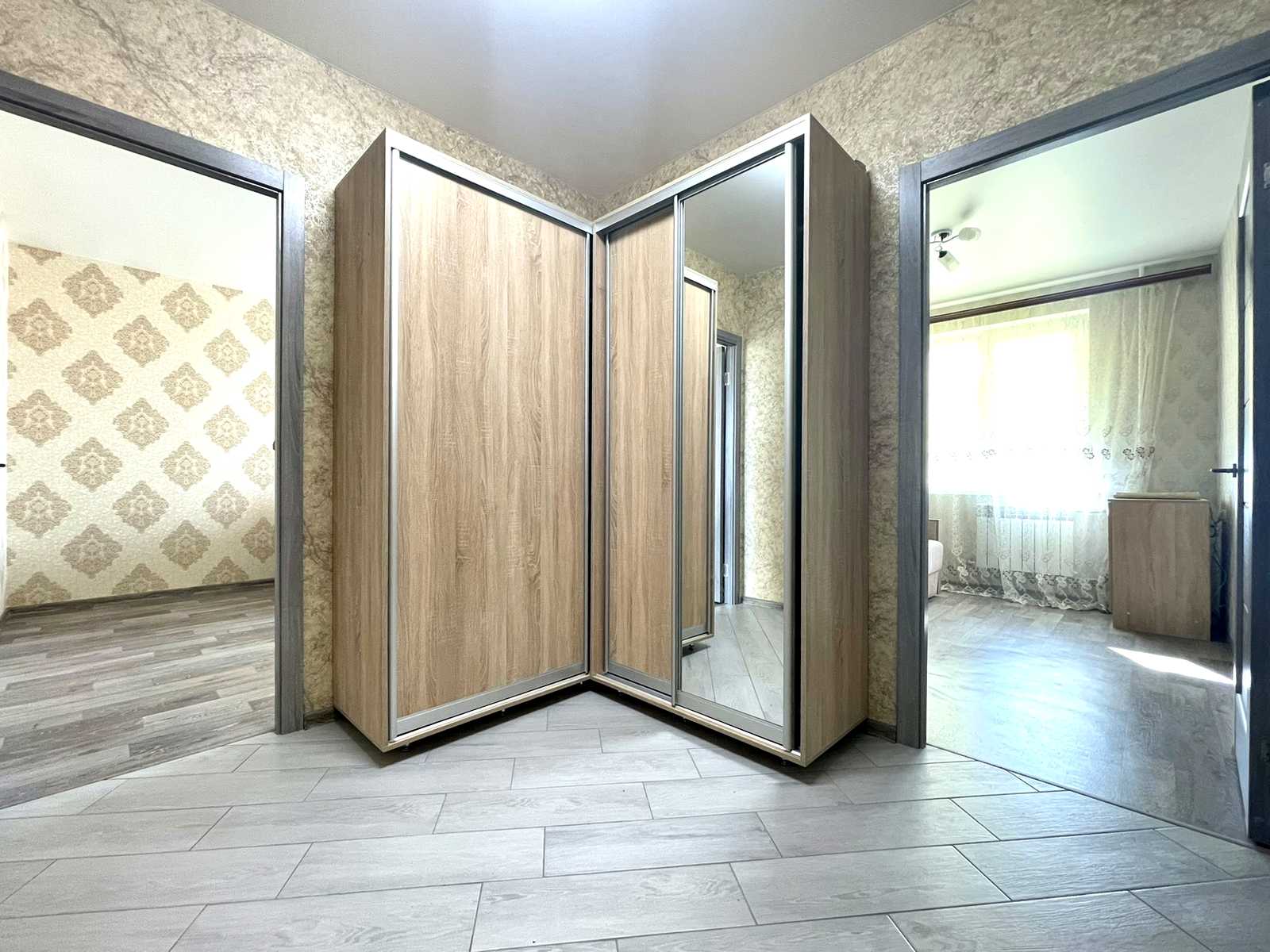 1877757239274372