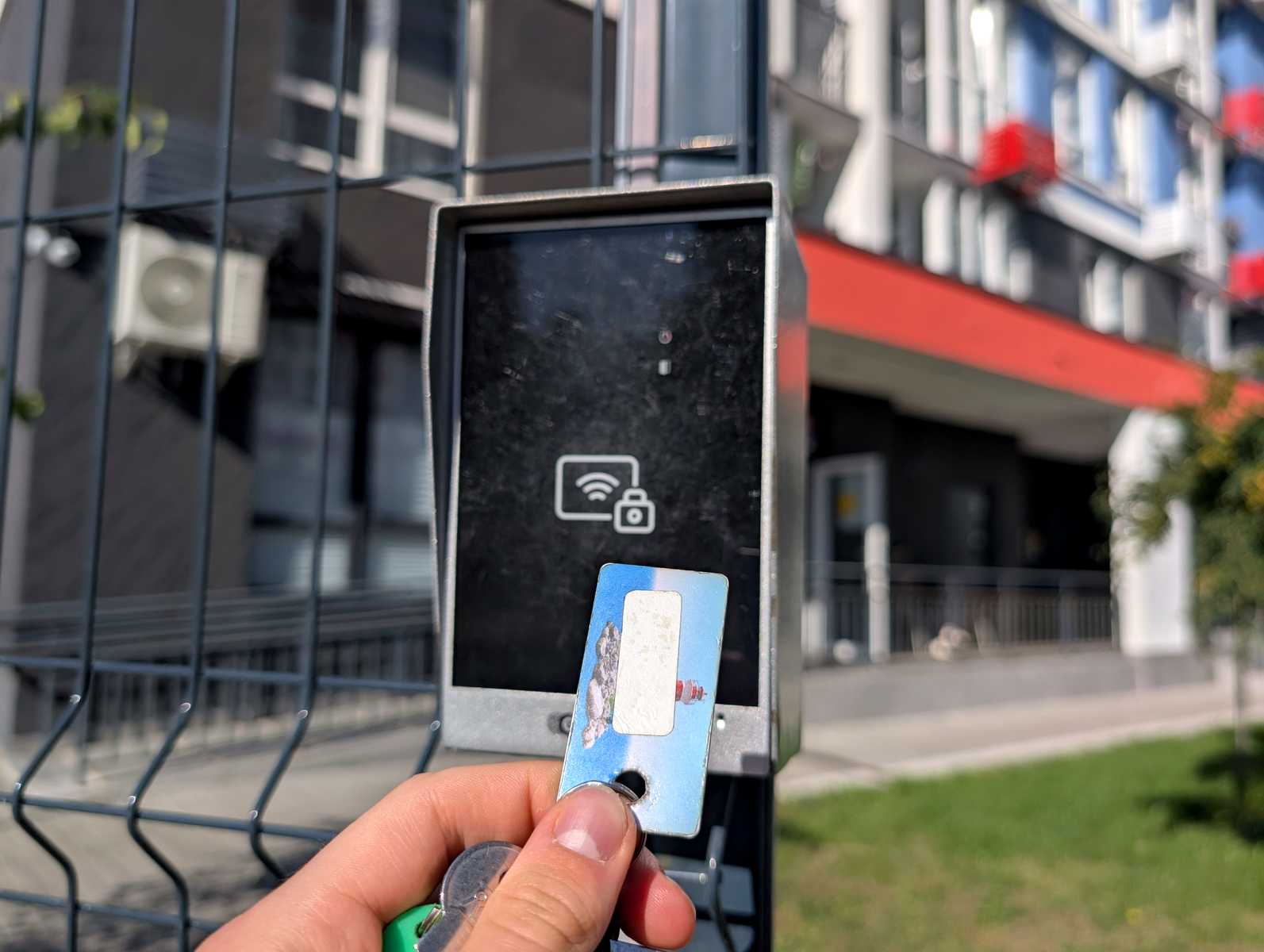 1877757834025543