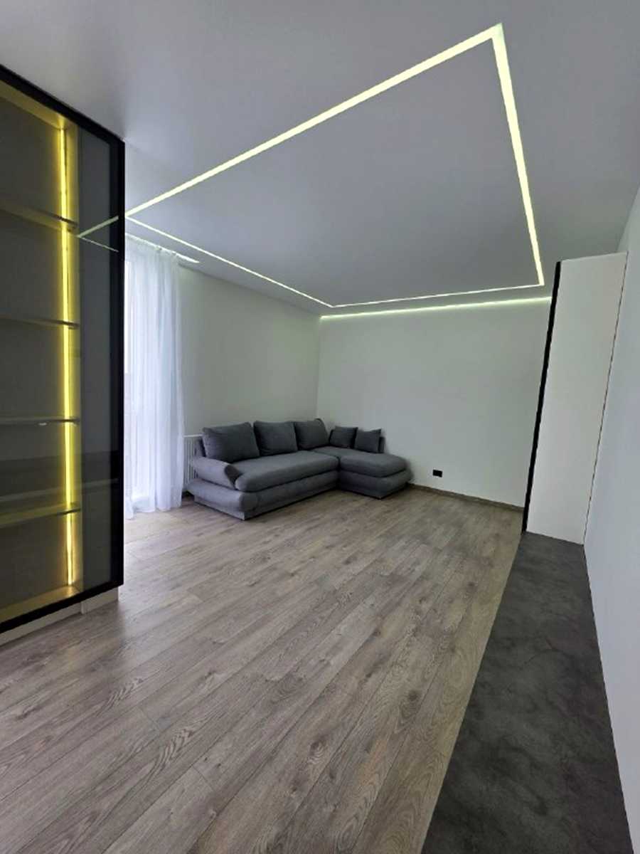 1877758343827526