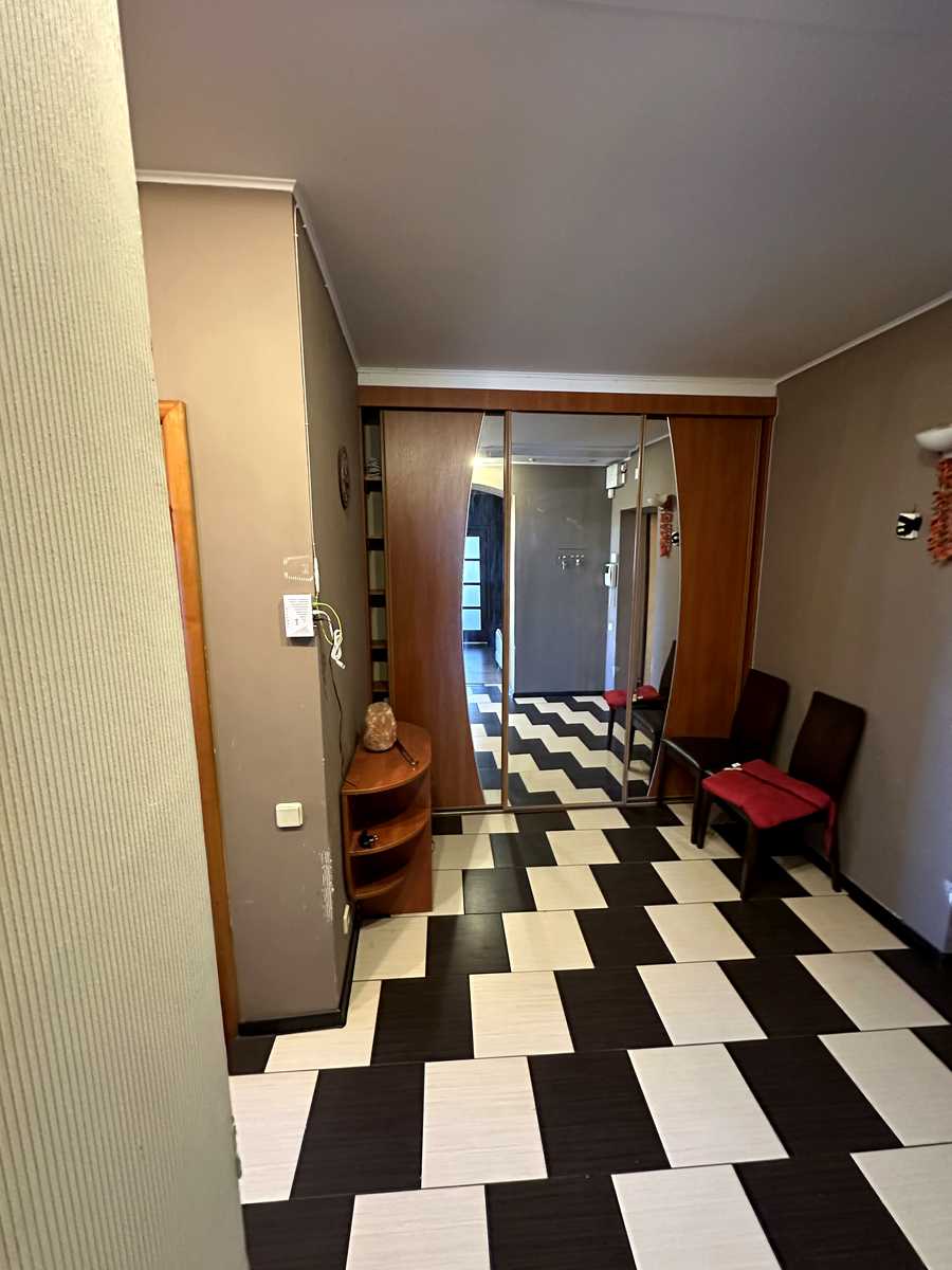 1877759195856318
