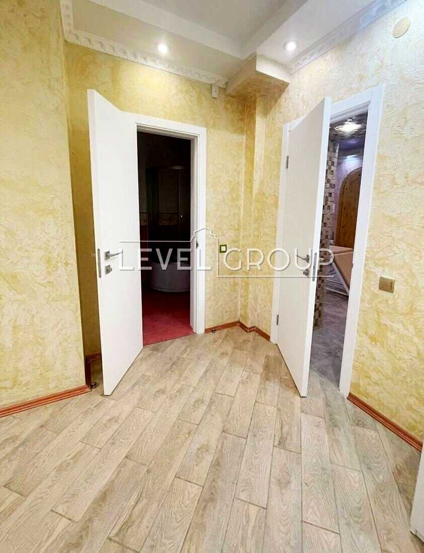1877759417496367