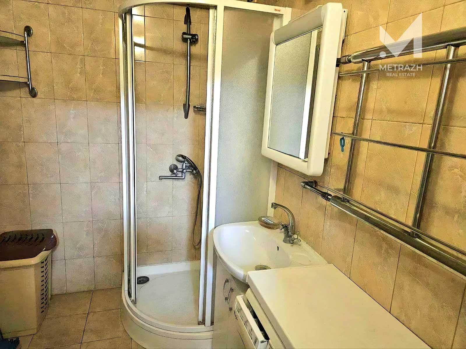 1877759674311868