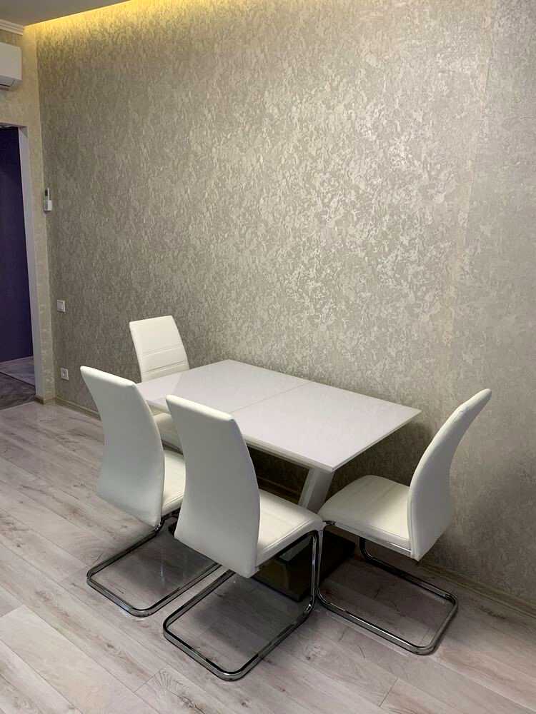 1877763600963241
