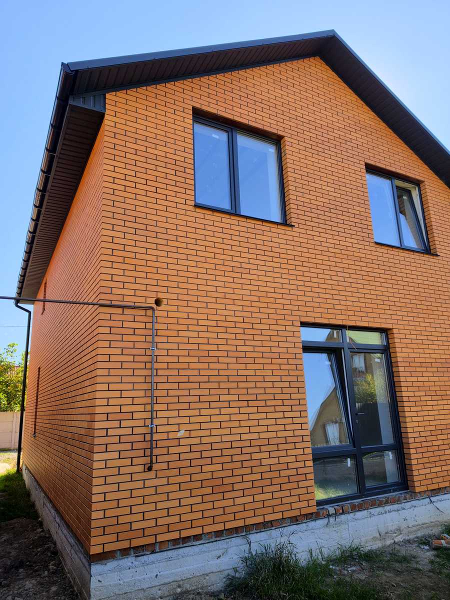 1877767947613704