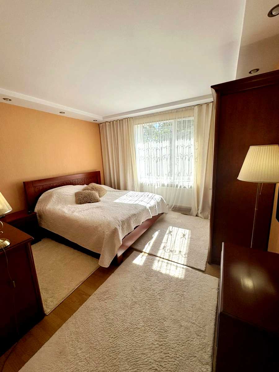 1877768047628382