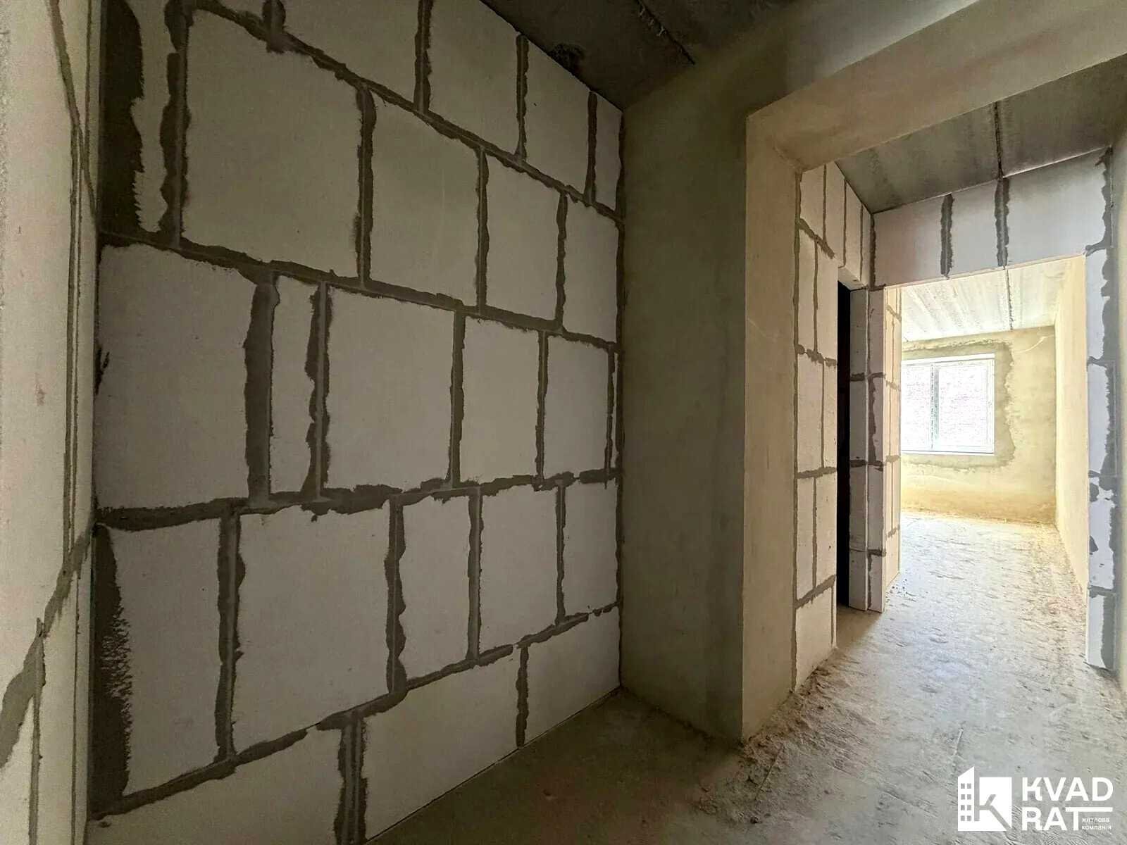 1877786070129069