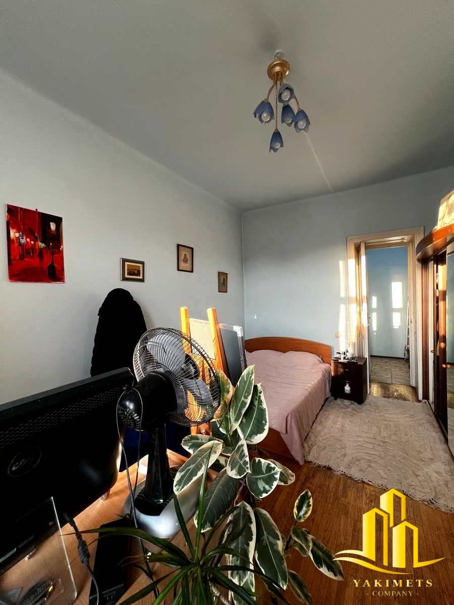 1877829636387361