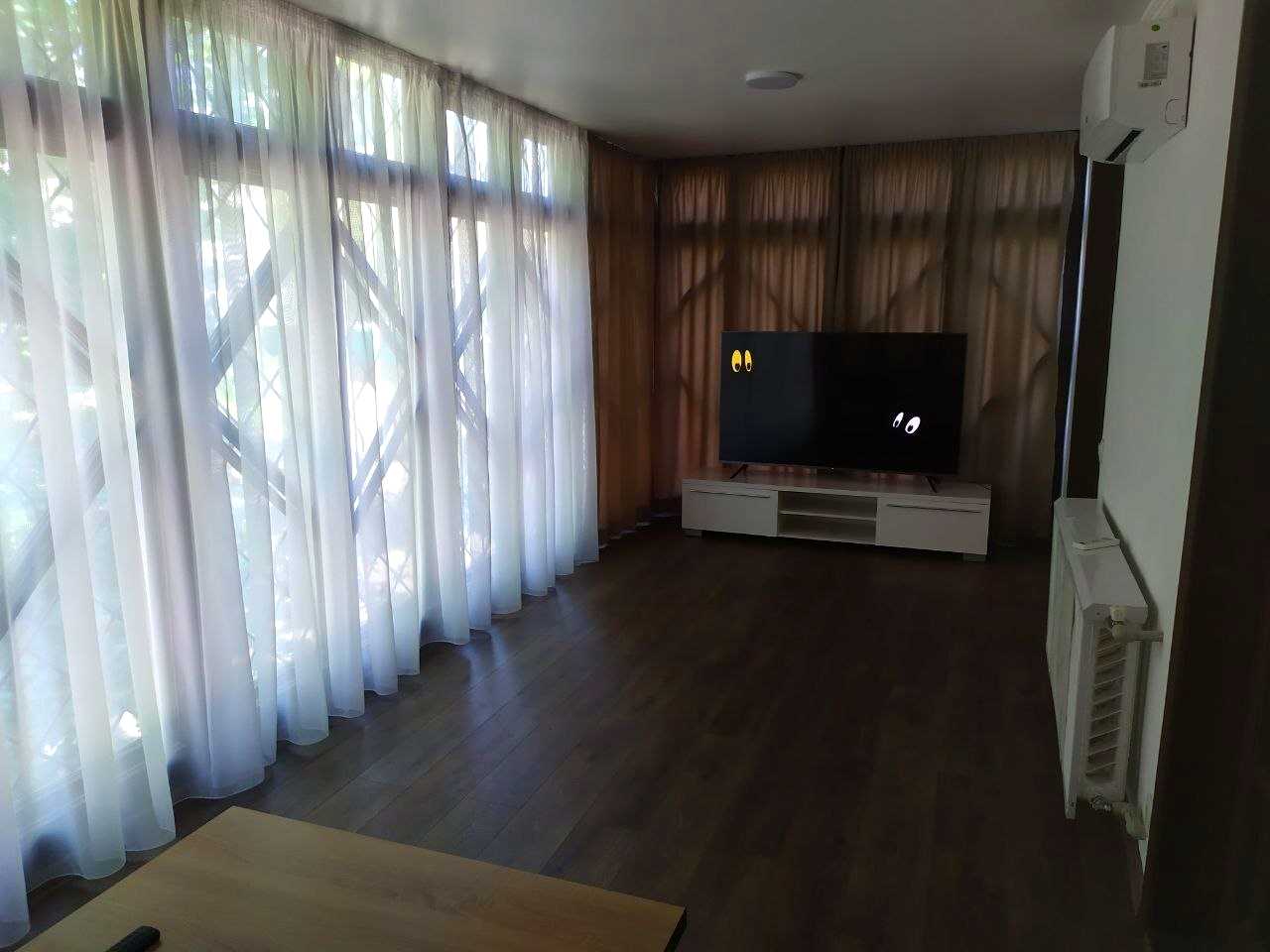 1877831705177844