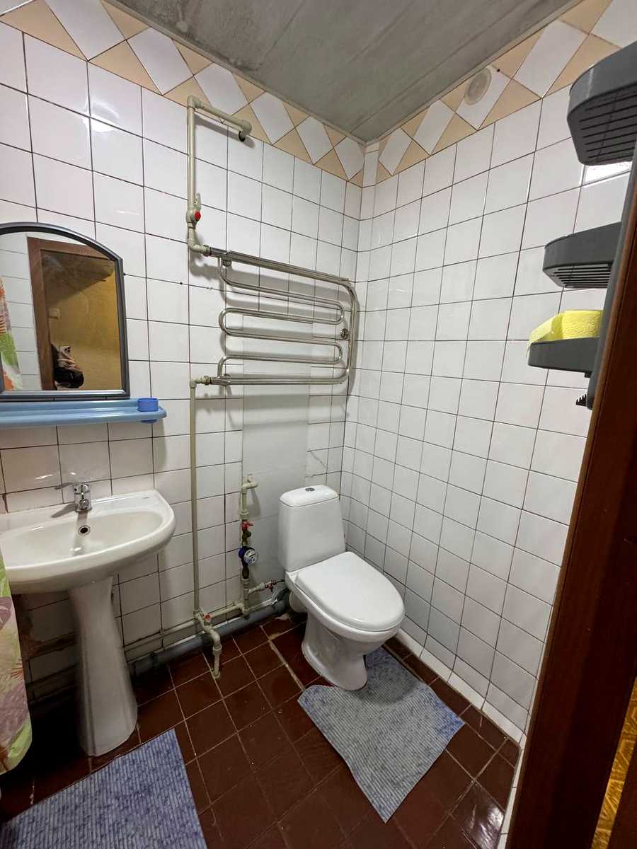 1877837381840834
