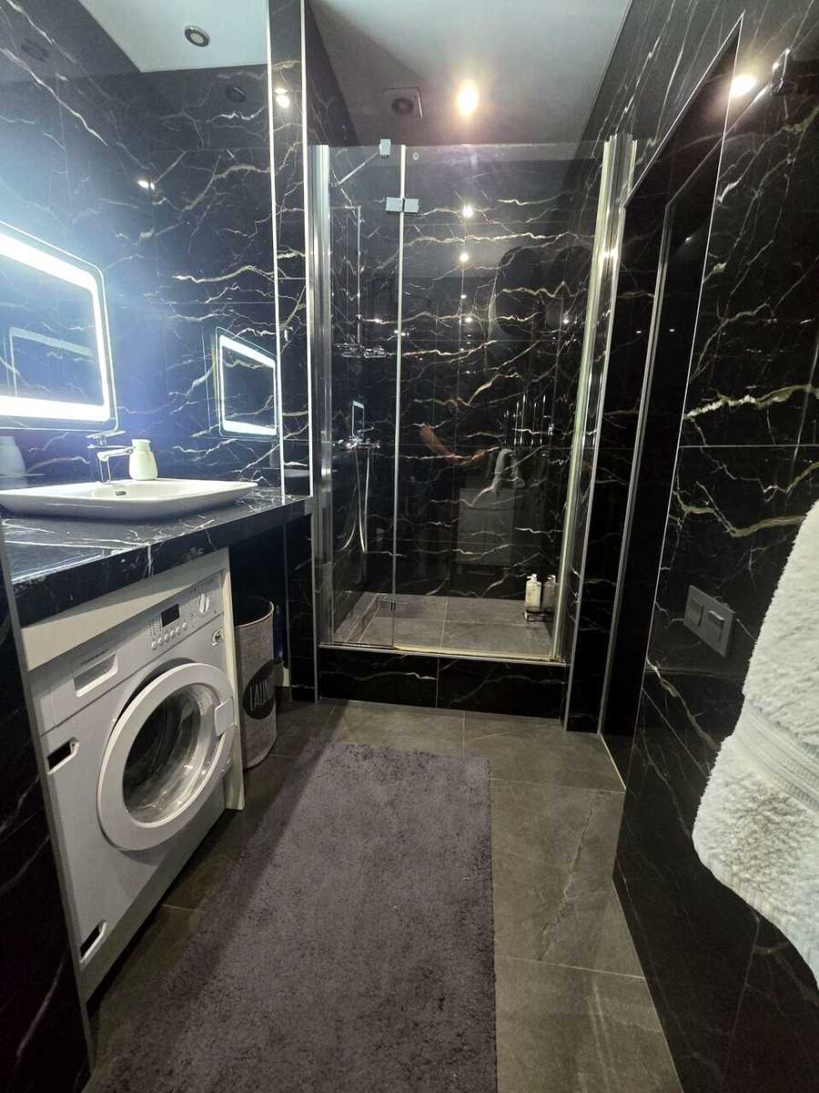 1877839905506259