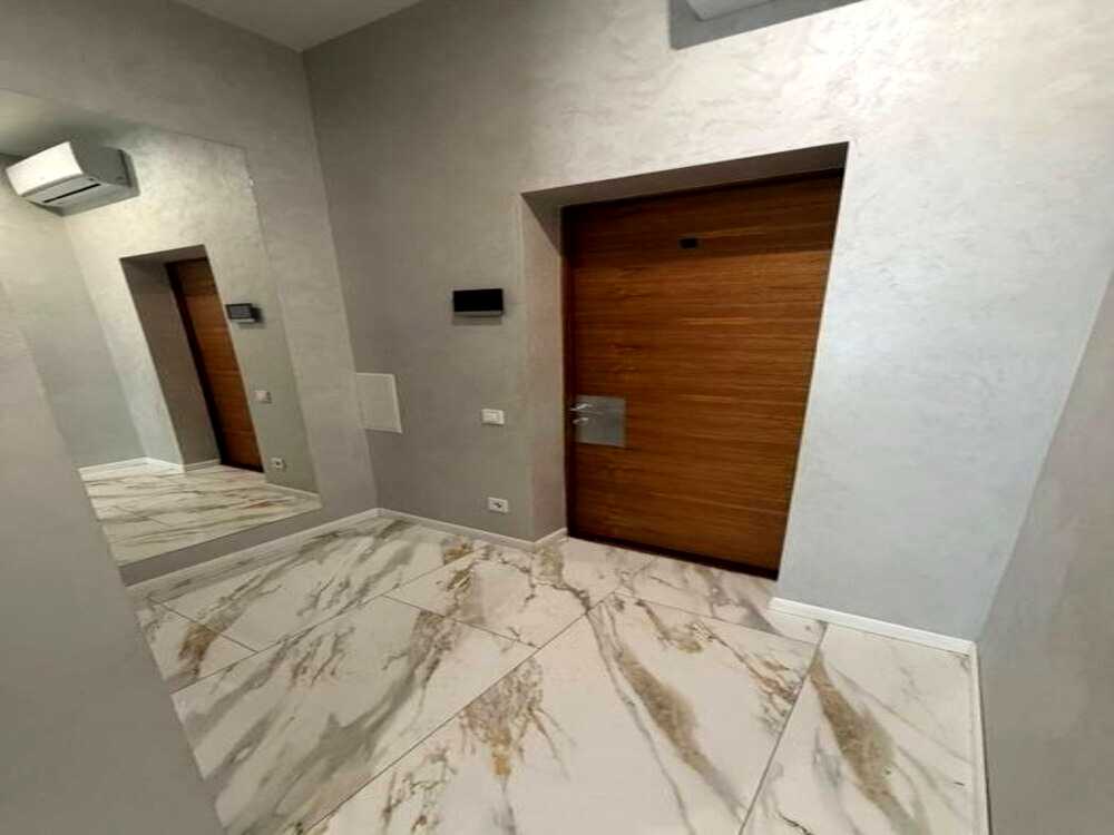 1877840107207696