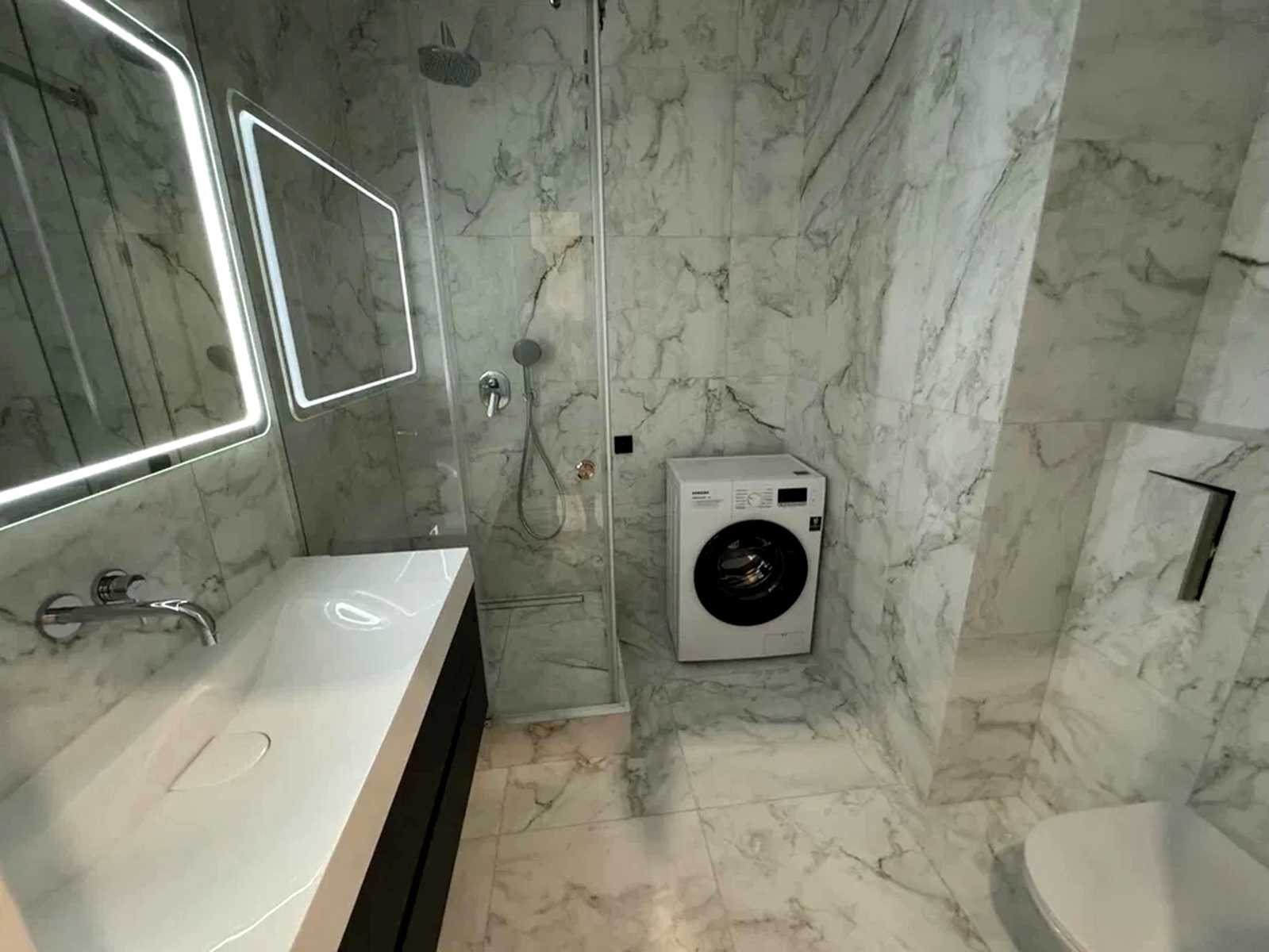 1877841490512066