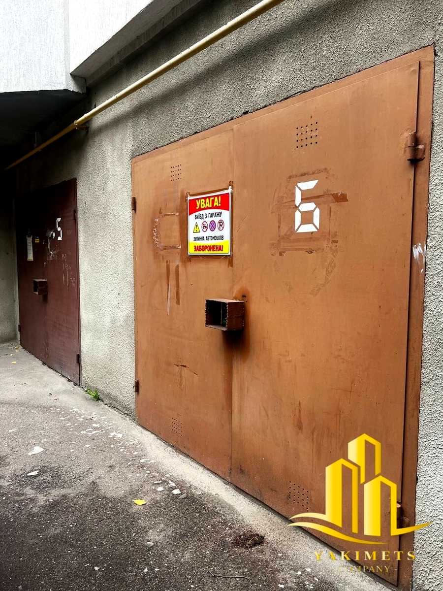 1877848788742895