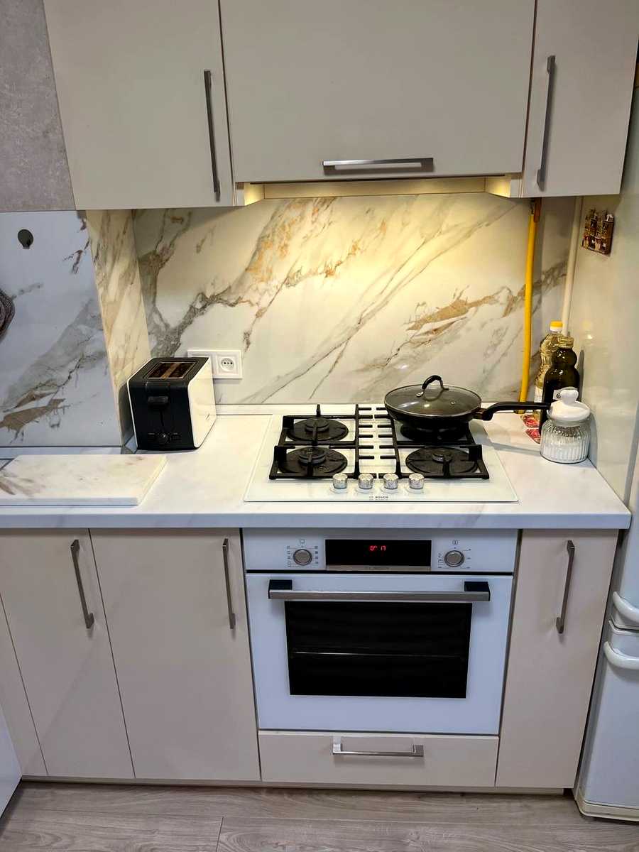 1877849905857335