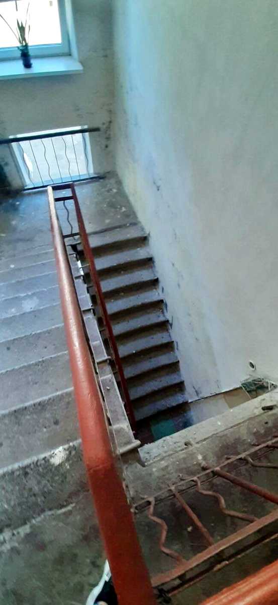 1877850098775921