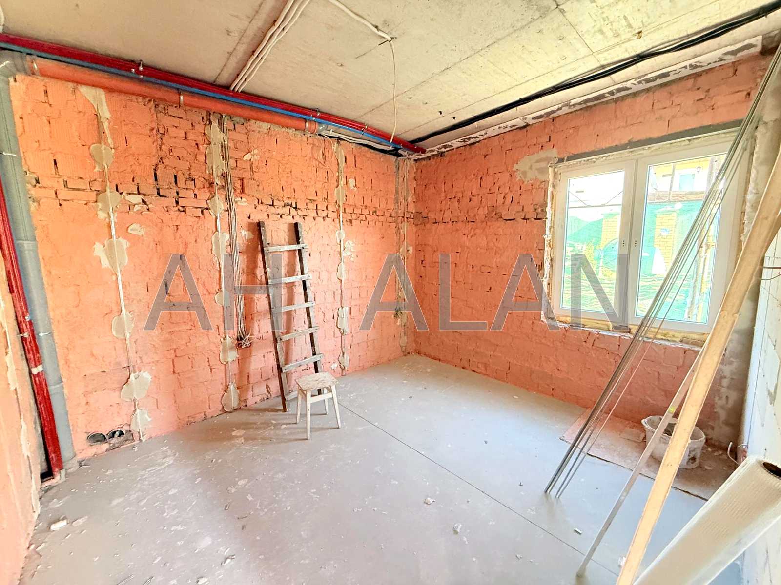 1877850794882075