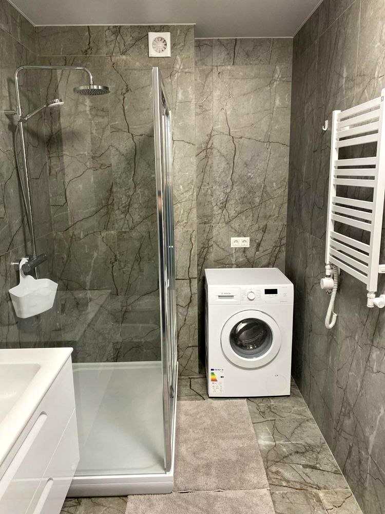 1877851493272375