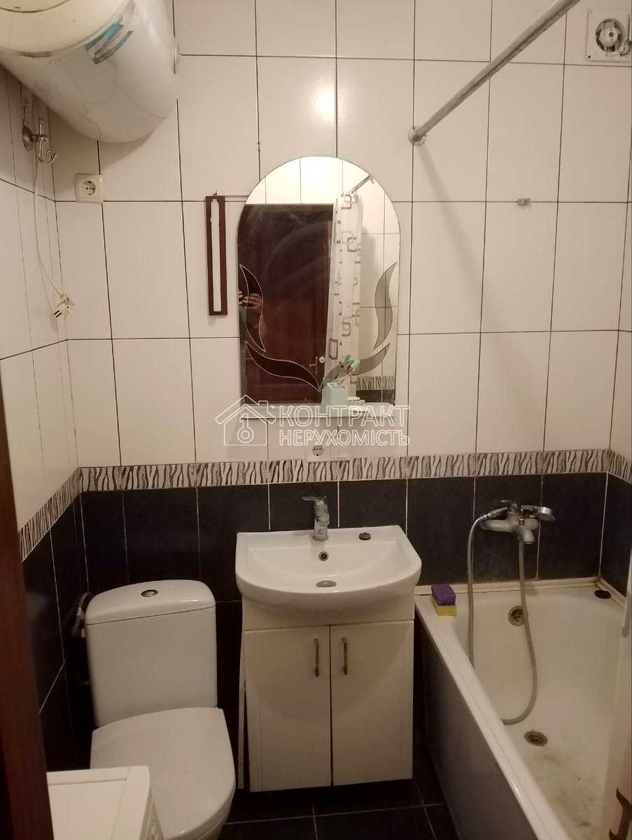 1877852379425985