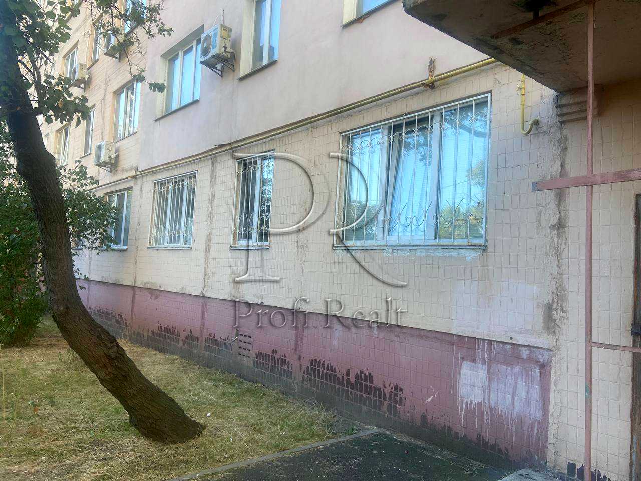 1877852605398935