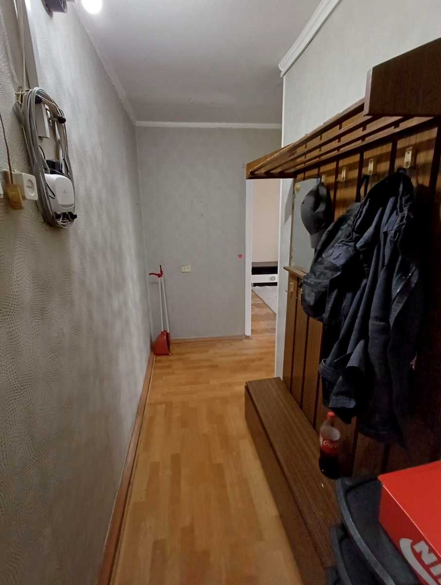 1877855860933053