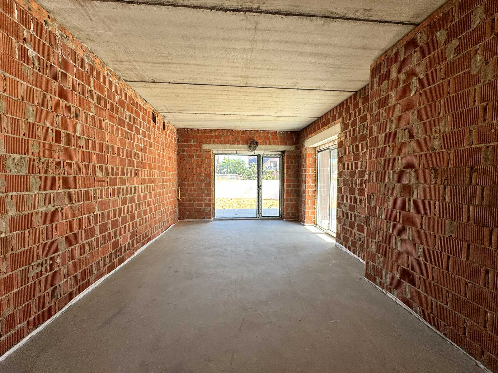 1877856014395043