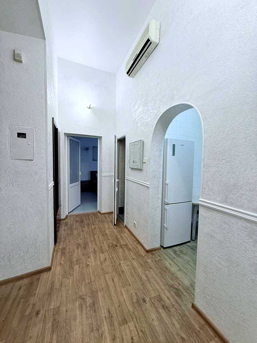 1877856347005889