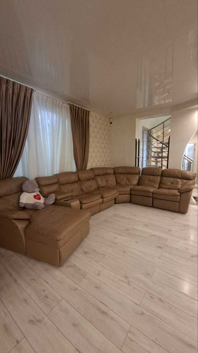 1877856384845557