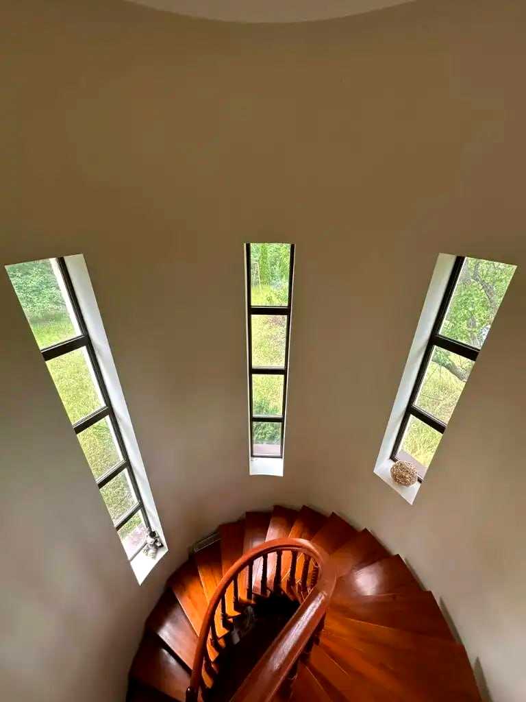 1877857470232609