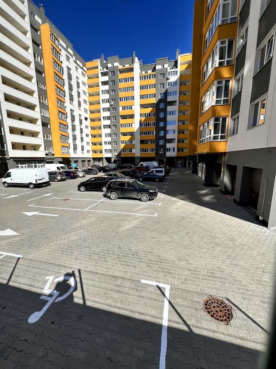 1877862273824360