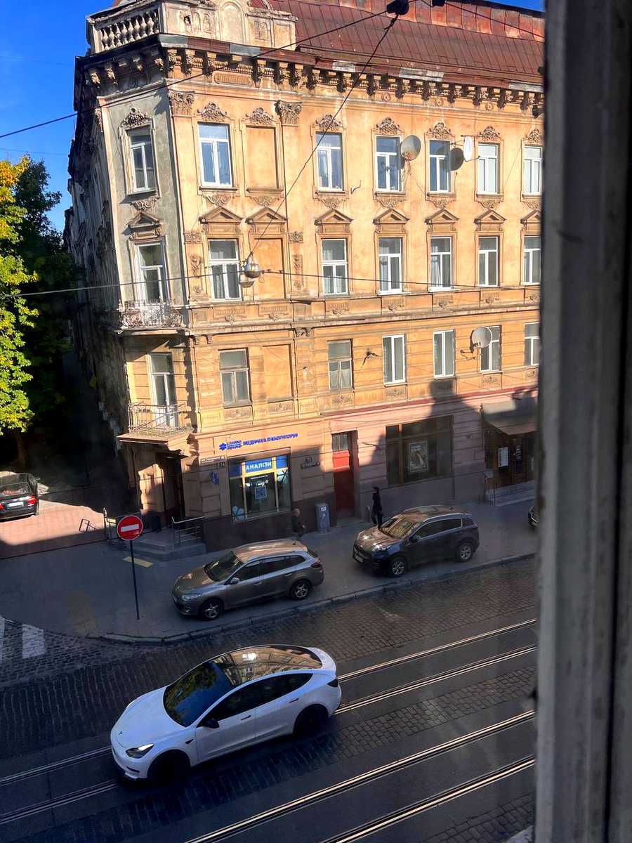 1877865582877659