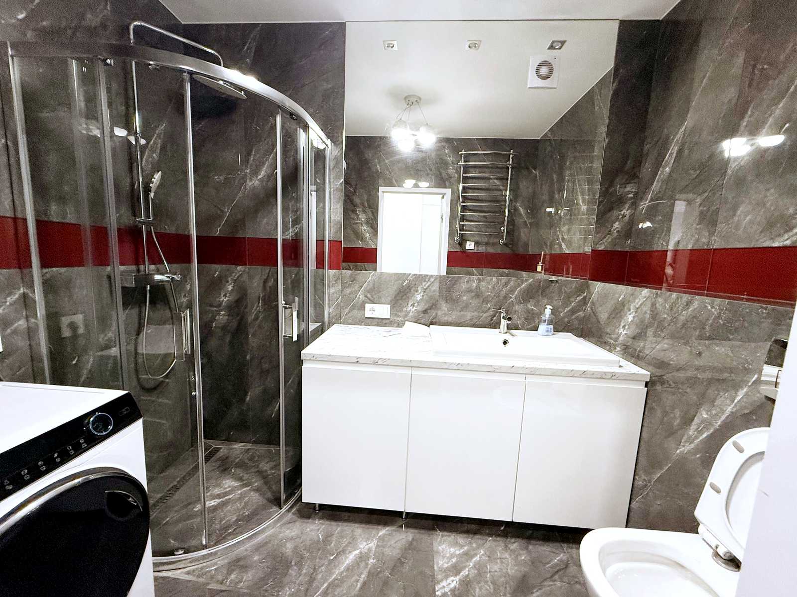 1877865639854669