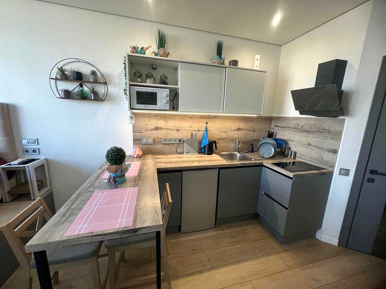 1877868475915941