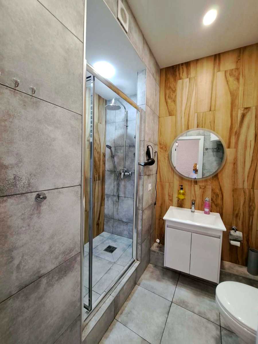 1877871875452203