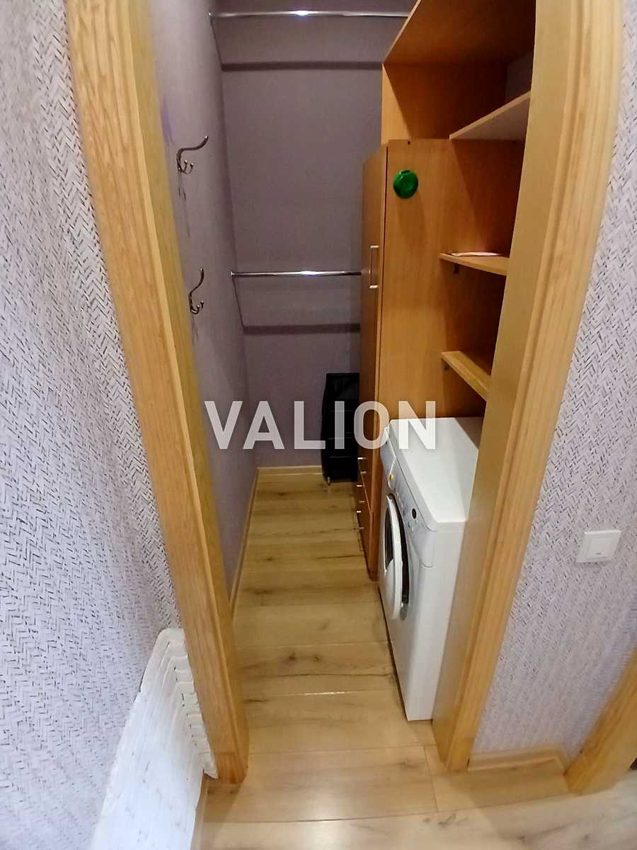 1877889971820469