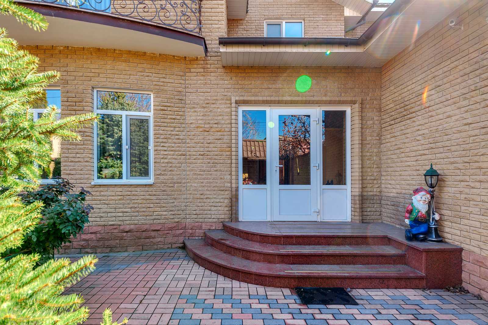 1877919571839333
