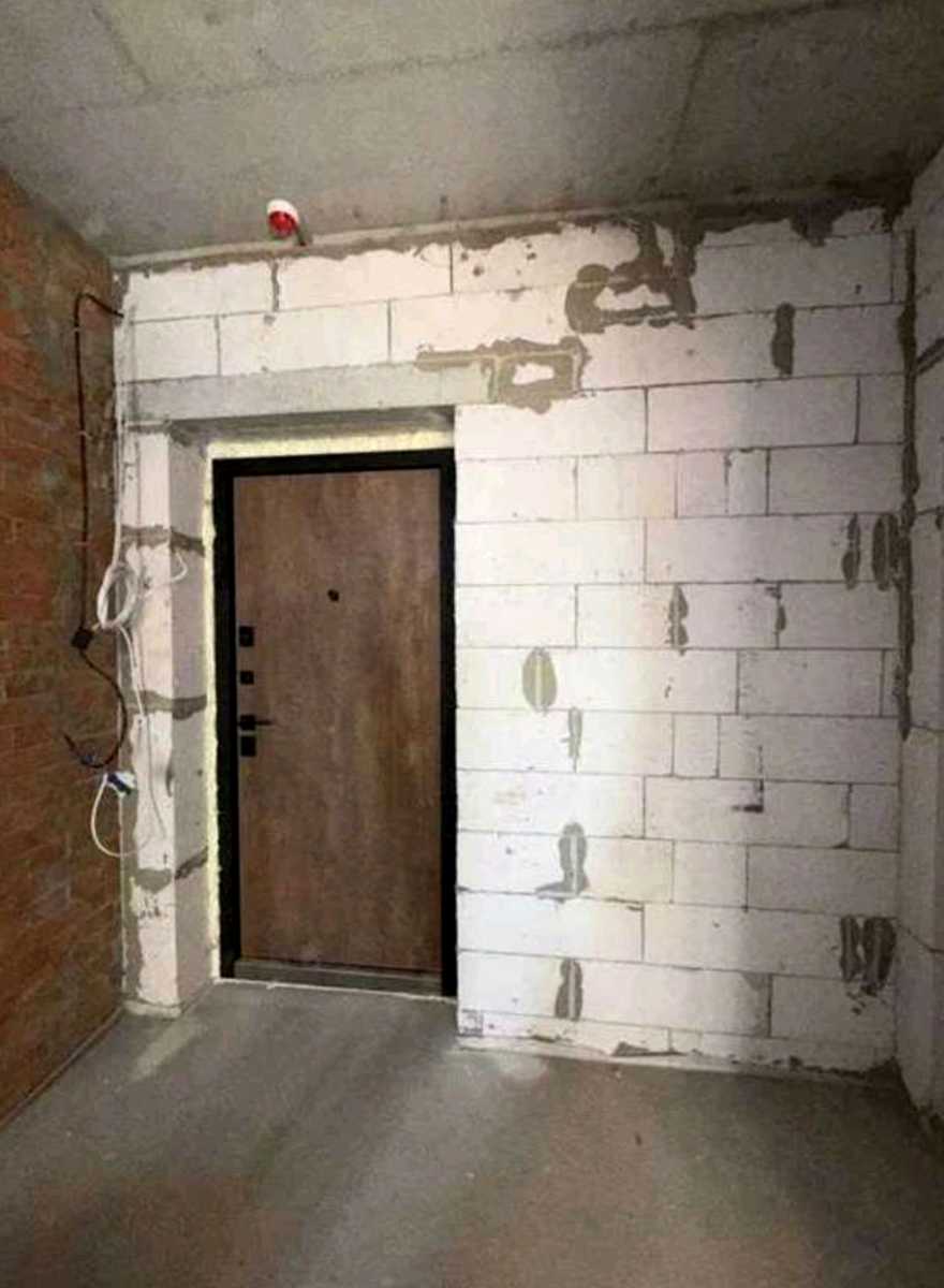 1877923822100933