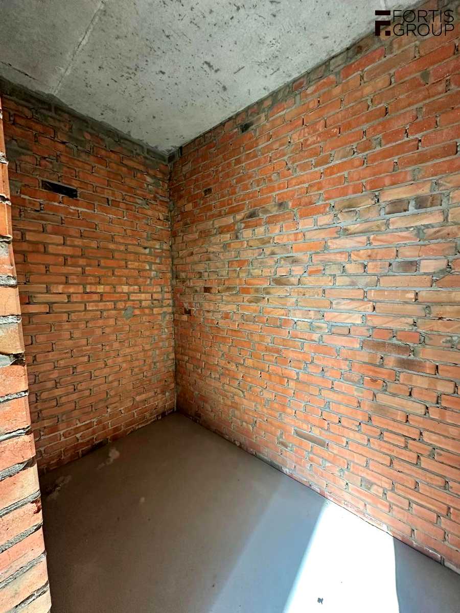 1877925070692563